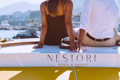 Hyra båt Motorbåt Gozzo Ferrara Gozzo 35 ft Ischia