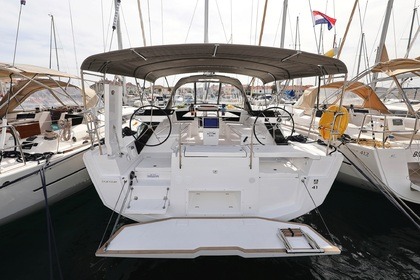 Hire Sailboat Dufour Yachts Dufour 41 Vodice