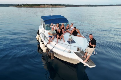 Hyra båt Motorbåt Chris Chraft Express 360 Pula