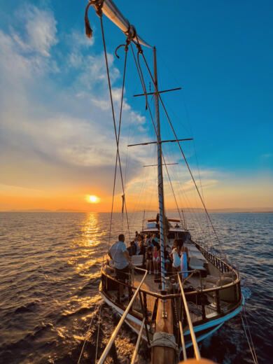 Motor Yacht Daily cruise from Athens Private cruise Planta da embarcação