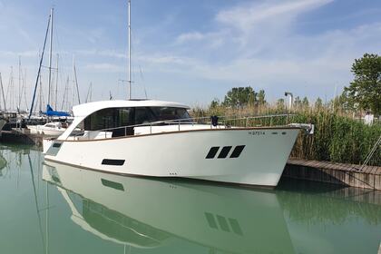 Rental Motorboat WIA 435 Hard Top Balatonakarattya