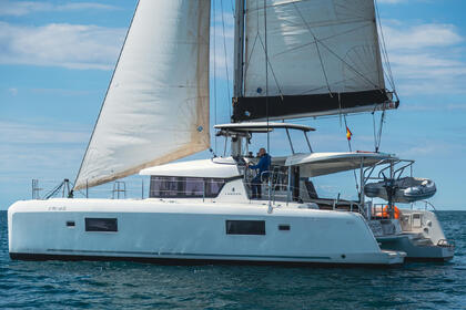 Verhuur Catamaran Lagoon-Bénéteau Lagoon 42 - 4 cab. Pula