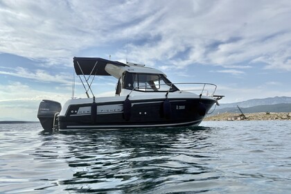 Charter Motorboat Jeanneau Merry fisher 605 Šilo