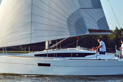 Hire Sailboat JEANNEAU SUN ODYSSEY 319 Volos