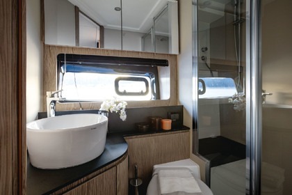 Miete Motoryacht Azimut / Benetti Yachts Azimut Atlantis 45 Marina Lav