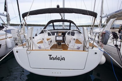Charter Sailboat HANSE 388 Ičići