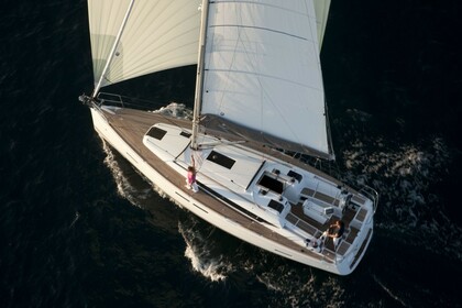 Noleggio Barca a vela BENETEAU OCEANIS 38.1 Furnari