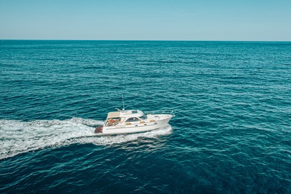 Charter Motor yacht Acm Arcoa Mystic 39 Saint-Cyr-sur-Mer
