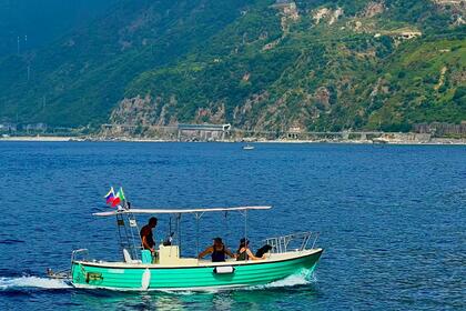 Noleggio Barca senza patente  Fundoni Gozzo planante Scilla