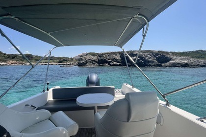 Hire Motorboat Pacific Craft 650 Sun Cruiser Six-Fours-les-Plages