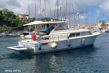 Noleggio Barca a motore Cris craft Commander 231 Procida