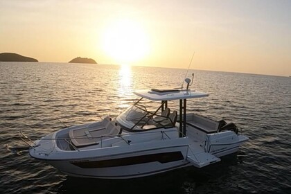 Hire Motorboat Jeanneau Cap Camarat 9 WA série 2 Les Trois-Îlets