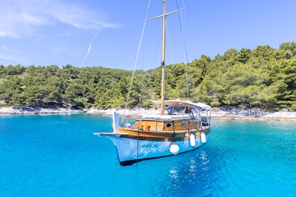 Hire Motorboat Vrboska Traditional wooden boat with cabin Vrboska