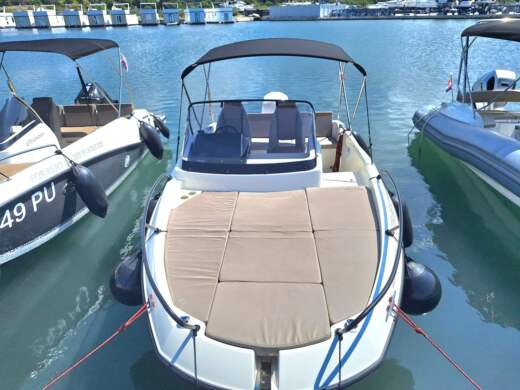 Motorboat Quicksilver Activ 605 Sundeck Plattegrond van de boot