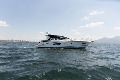 Hyra båt Motorbåt Beneteau Gran Turismo 46 Neapel