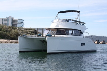 Hire Motorboat Fountaine Pajot Highland 35 Setubal