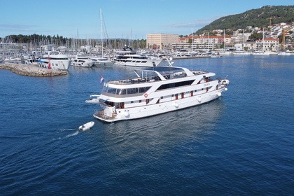 Hire Motor yacht MS Elixir Split