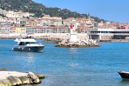Charter Motorboat Beneteau Swift Trawler 35 Le Grau-du-Roi