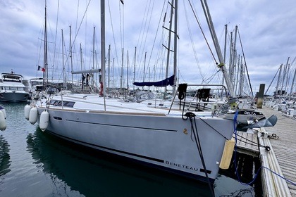 Location Voilier Beneteau Oceanis 37 Saint-Gilles-Croix-de-Vie