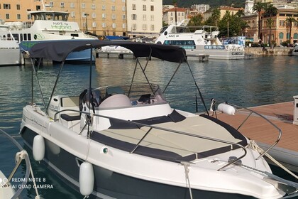 Hire Motorboat B2 Marine 672 Sundeck Porto-Vecchio