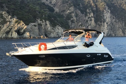 Charter Motorboat Bayliner 305 Sport Cruiser Diesel Bormes-les-Mimosas