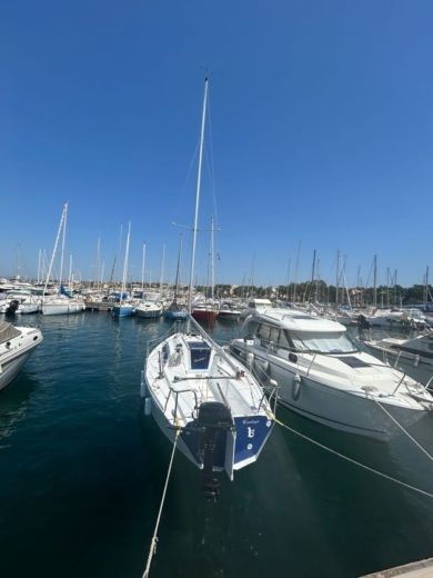 Saint-Raphaël Sailboat Chantier du port Super Belouga alt tag text