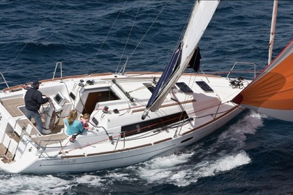 Charter Sailboat BENETEAU OCEANIS 31 Le Marin
