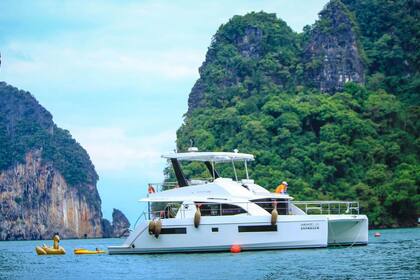 Hire Catamaran Leopard 43 Phuket