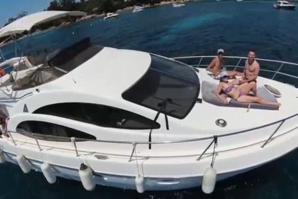 Hire Motorboat Azimut 42 Fly Cannes Cannes