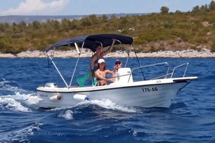 Charter Motorboat Nautika 500 Stari Grad