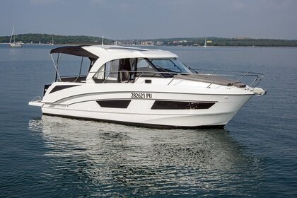 Charter Motorboat Bénéteau Antares 9 OB Pula
