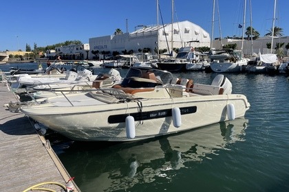 Location Bateau à moteur Invictus CX 240 Agde