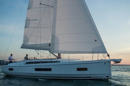 Charter Sailboat  Oceanis 40.1 /4cab Zadar