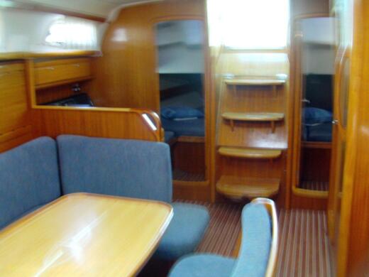 Sailboat BAVARIA  39 Cruiser Boat layout