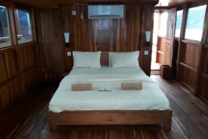 Charter Sailboat MY Moon Phinisi Phinisi Labuan Bajo