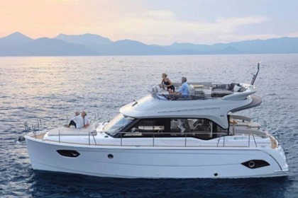 Charter Motorboat BAVARIA E40 FLY Seget Donji