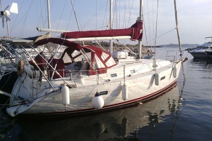 Charter Sailboat BENETEAU OCEANIS 361 CLIPPER Marseille