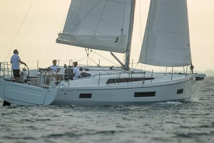 Rental Sailboat Beneteau Océanis 40.1 Arzon