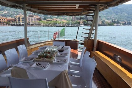 Hyra båt Motorbåt Navetta 17 mt Gardasjön