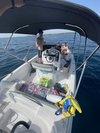 Općina Poreč Motorboat Blueline 19 alt tag text