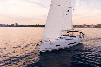 Hire Sailboat Hanse Yachts Hanse 460 Šibenik