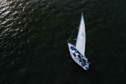 Rental Sailboat Jeanneau Sun Legende 40 Faial Island