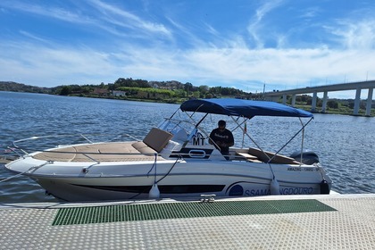 Hire Motorboat Pacific Craft 700 Porto