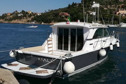 Charter Motorboat BERTRAM 35 Porto Santo Stefano