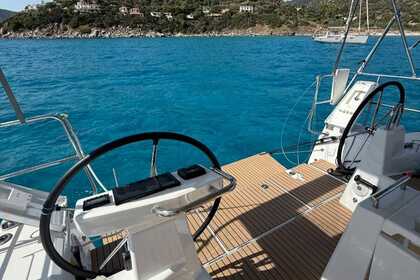 Location Voilier Beneteau Oceanis 37.1 Crabonaxa