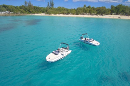 Hire Motorboat Flyer FLYER 6.6 SUNDECK Le Gosier