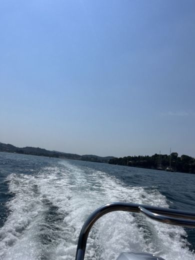 Κέρκυρα Motorboat Pontoon South Bay 525E alt tag text