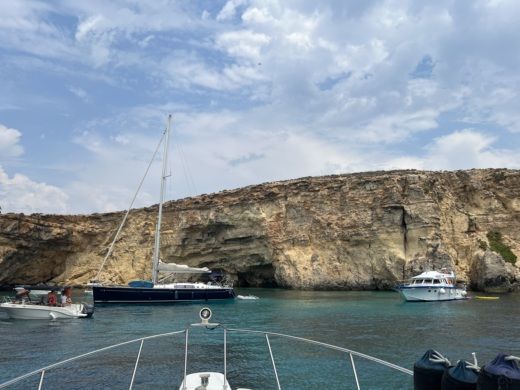 Ta' Xbiex Motorboat Larson Cabrio 310 alt tag text