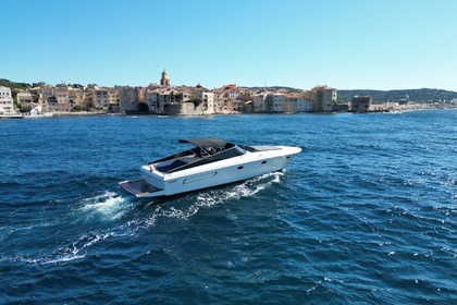 Rental Motorboat Itama Forty Grimaud