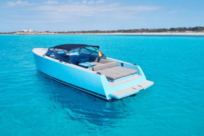 Hire Motorboat Vandutch Marine VanDutch 40 Port Grimaud